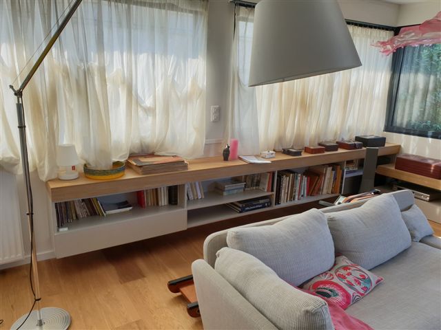 Menuisier Montpellier spécialisé dans la conception et l'installation de meuble de rangement suspendu